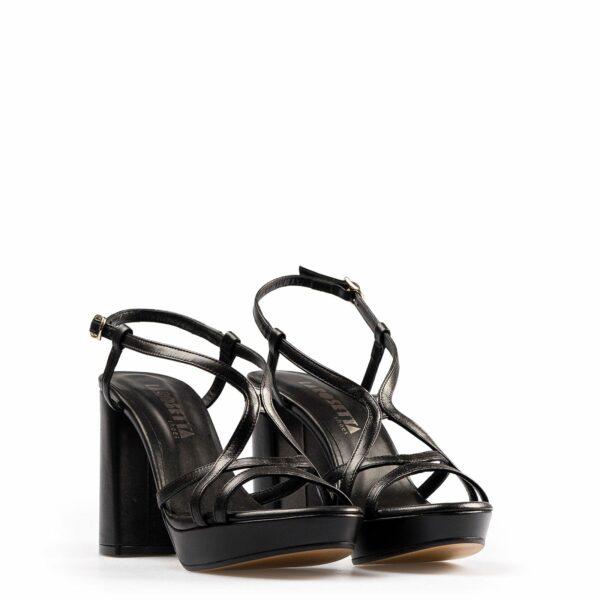 Sandalia negra con plataforma en Acampada Shoes ref: 7094