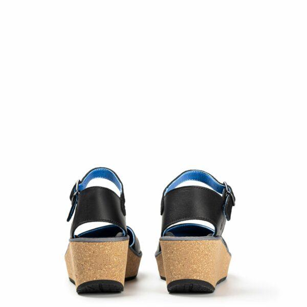 Sandalia negra cuña con hebilla Acampada Shoes ref: 6818