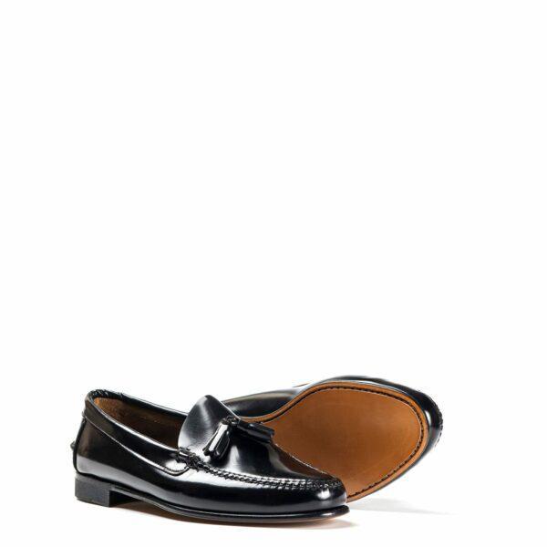 Mocasín negro con borlas en Acampada Shoes ref: 7440